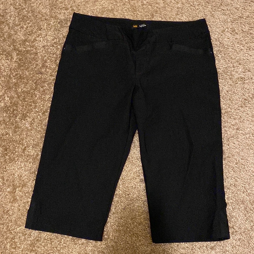 Women’s size 14 capri slacks